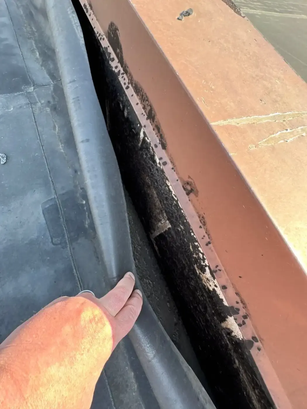 Manufacturer-certified roof installation in Corydon